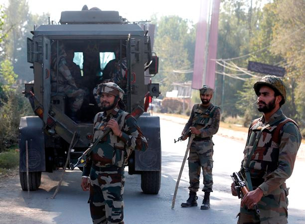 Phiến quân tấn công dữ dội doanh trại quân đội Ấn Độ tại Kashmir ảnh 1