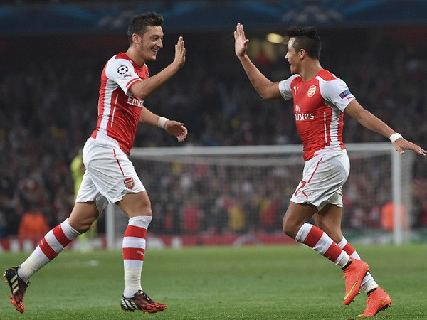 Arsenal sẽ chọn ai, Alexis Sanchez hay Mesut Ozil? ảnh 1