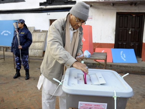 Cử tri Nepal bắt đầu đi bỏ phiếu bầu cử Quốc hội ảnh 1