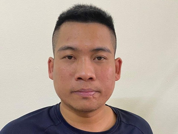 Hà Nội: Khởi tố tài xế taxi lấy điện thoại của 2 du khách người Nga ảnh 1