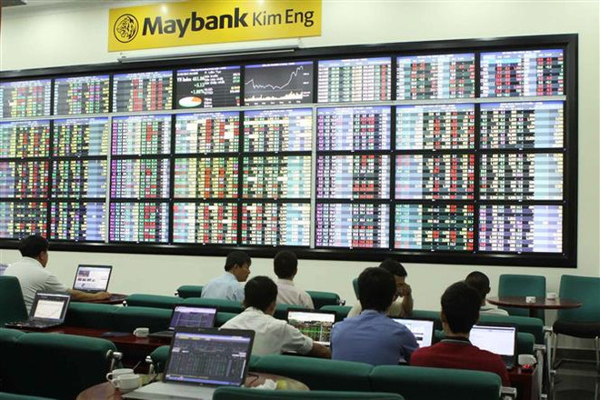Giao dịch chứng khoán tại sàn Maybank KIM ENG (TP. Hồ Chí Minh). (Ảnh: Hoàng Hải/TTXVN) Trung tâm tài chính TP.HCM: Nơi quy tụ các doanh nghiệp vốn hóa tỷ đô ảnh 1