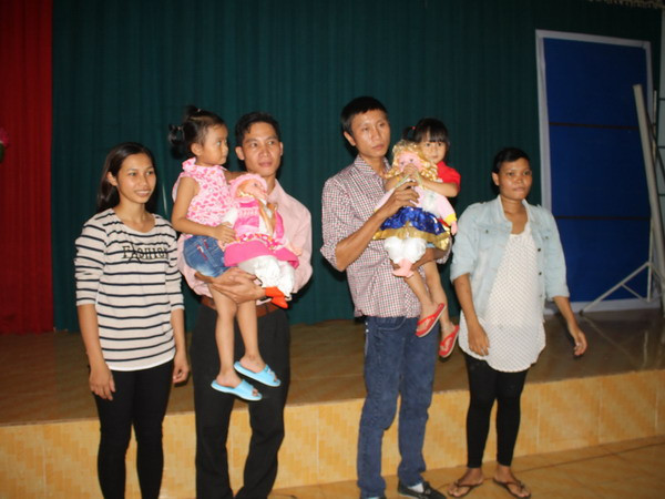 Bình Phước: Trao hai bé gái cho cha mẹ đẻ sau 3 năm "nhầm nhà" ảnh 1