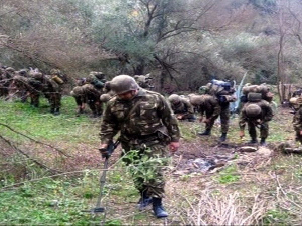 Quân đội Algeria tiêu diệt 3 phần tử khủng bố cực kỳ nguy hiểm ảnh 1