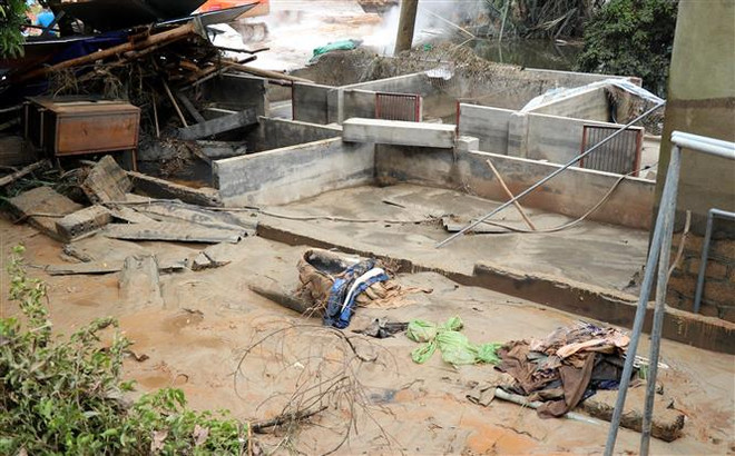 Thận trọng khi sử dụng nước sông Thao sau sự cố vỡ đập bãi thải ảnh 1