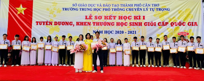 Học sinh Cần Thơ xếp thứ nhất cả nước môn tiếng Anh, tiếng Pháp ảnh 1