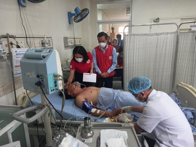 Tập trung cứu chữa những người bị thương trong vụ tai nạn ở Quảng Nam ảnh 1