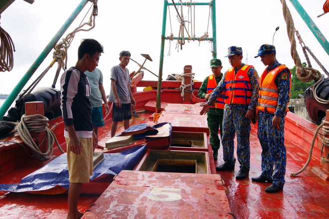 Kiên Giang: Bắt giữ tàu chở 35.000 lít dầu DO không rõ nguồn gốc ảnh 1