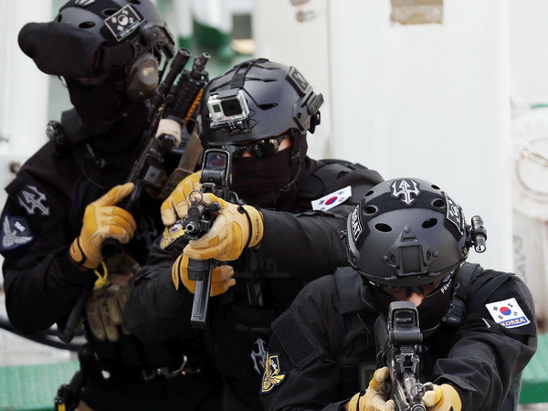 Hàn Quốc tập trận bắn đạn thật gần biên giới phía Tây ảnh 1