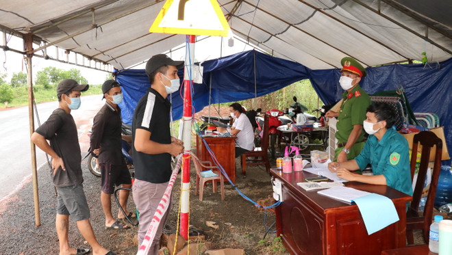 Bình Phước phát hiện 14 vụ nhập cảnh trái phép, bắt nhiều đối tượng ảnh 1