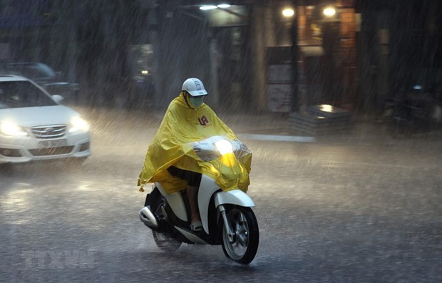 Mưa và dông bao trùm các khu vực trong chiều tối và đêm 6/8 ảnh 1