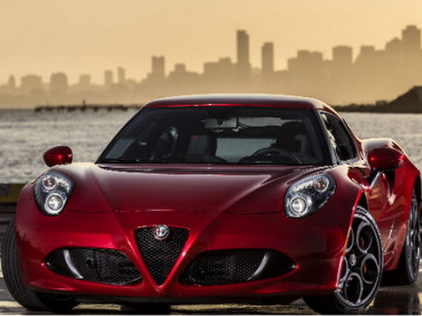 Alfa Romeo 4C 2015 sẽ có giá khởi điểm từ 53.900 USD ảnh 1
