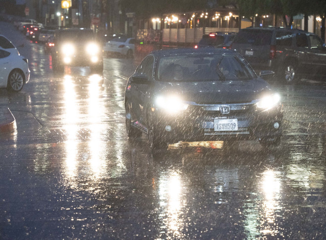 Mỹ: Bão gây thiệt hại về người và mất điện trên diện rộng ở California ảnh 1