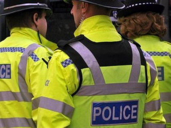 Anh xét xử 5 đối tượng lừa đảo có liên quan đến các phần tử IS ảnh 1