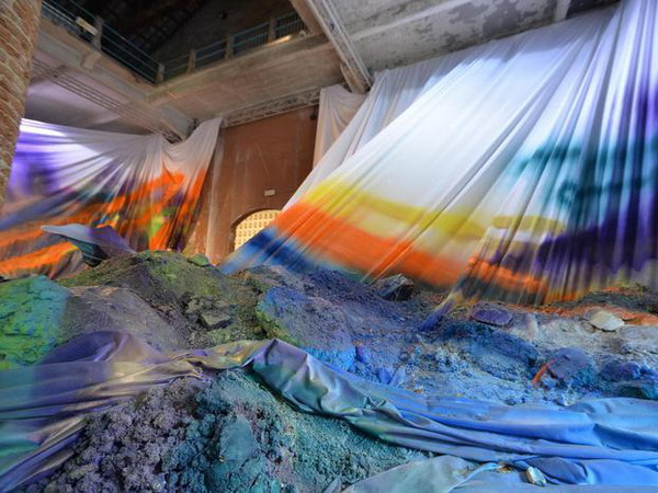 Thưởng thức nghệ thuật đương đại tại triển lãm Venice Biennale ảnh 1