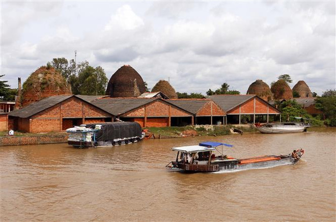 Vĩnh Long: Khám phá "Vương quốc đỏ" với những sản phẩm gốm độc đáo ảnh 1