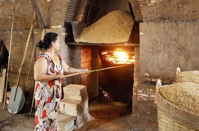 Vĩnh Long: Khám phá "Vương quốc đỏ" với những sản phẩm gốm độc đáo ảnh 4