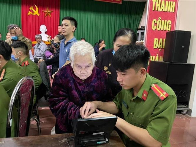 Hà Tĩnh hoàn thành 100% hồ sơ cấp Căn cước công dân gắn chip điện tử ảnh 2