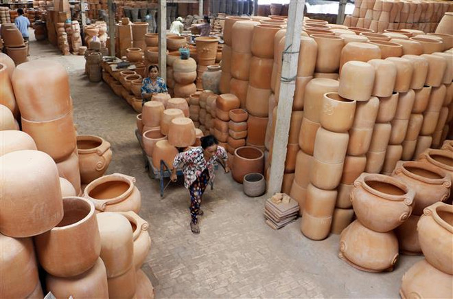 Vĩnh Long: Khám phá "Vương quốc đỏ" với những sản phẩm gốm độc đáo ảnh 2