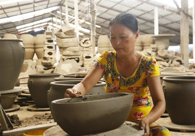 Vĩnh Long: Khám phá "Vương quốc đỏ" với những sản phẩm gốm độc đáo ảnh 3