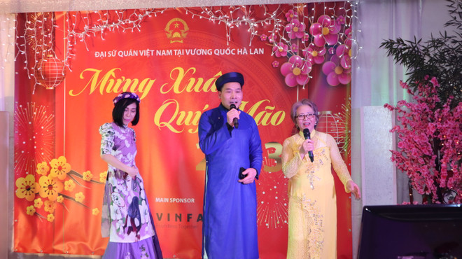 Xuân Quê hương ấm lòng người Việt ở xứ sở cối xay gió và hoa tuylip ảnh 2