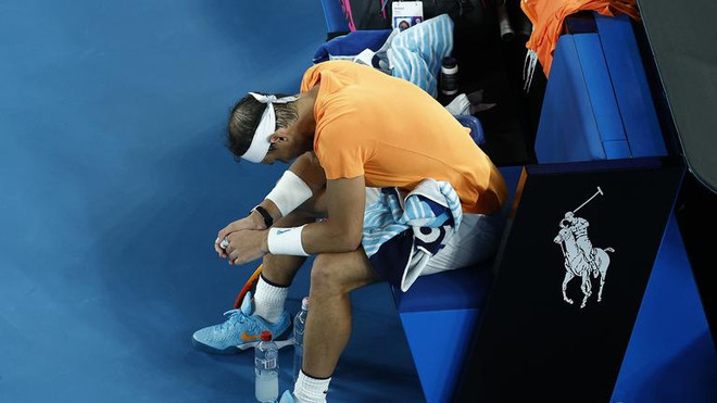 Rafael Nadal thành cựu vương Australian Open ngay từ vòng 2 ảnh 1