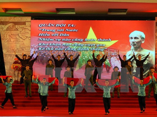 Hùng tráng chương trình nghệ thuật "Bước chân người lính" ảnh 1