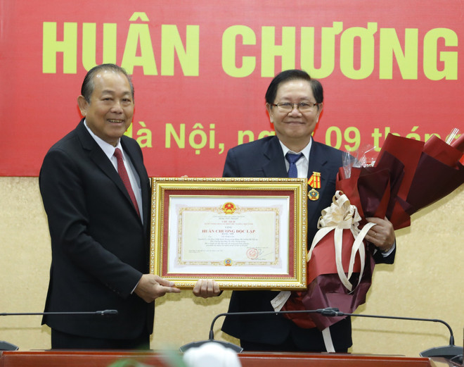 Nguyên Bộ trưởng Nội vụ Lê Vĩnh Tân nhận Huân chương Độc lập hạng Nhì ảnh 1