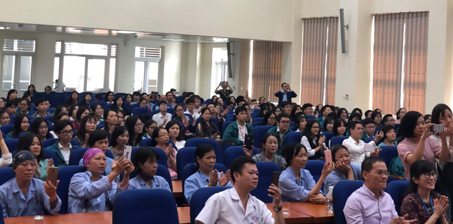 Tri ân các thầy cô giáo đang điều trị bệnh ung thư tại Bệnh viện K ảnh 1