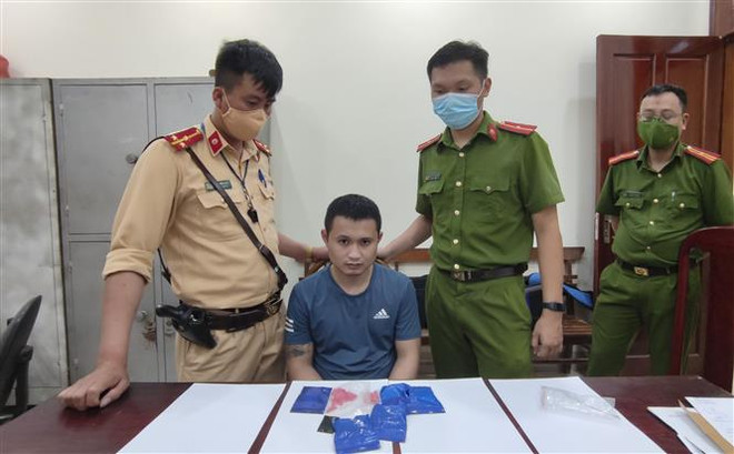 Điện Biên: Bắt hai đối tượng, thu giữ hơn 1.000 viên ma túy tổng hợp ảnh 1