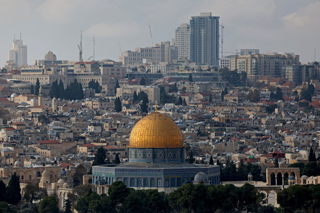 Nhà thờ Mái vòm tại đền thờ Hồi giáo Al-Aqsa (mà Israel gọi là Núi đền) ở Thành cổ Jerusalem. (Ảnh: AFP/TTXVN) OIC họp khẩn thảo luận về các cuộc đột kích của Israel vào đền Al-Aqsa ảnh 1