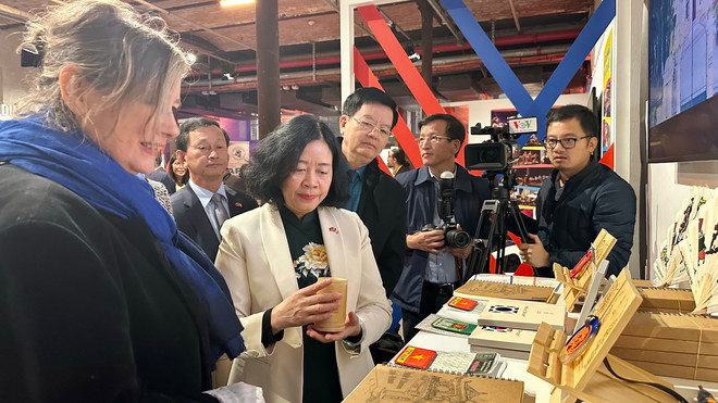 ttxvn am_nhac_va_nghe_thuat_truyen_thong_viet_nam_toa_sang_o_lang_phap_ngu_3_resize.jpg