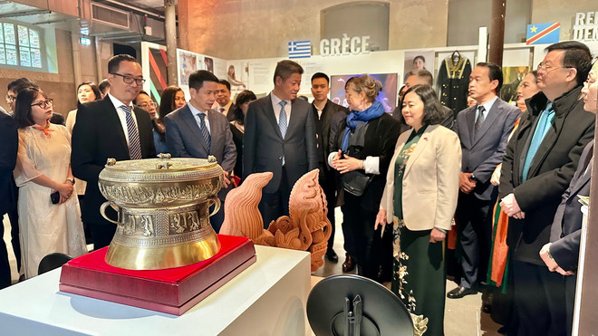 ttxvn am_nhac_va_nghe_thuat_truyen_thong_viet_nam_toa_sang_o_lang_phap_ngu_4_resize.jpg