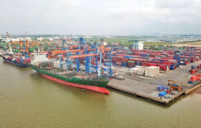 Quy hoạch phát triển hệ thống cảng cạn sẽ đáp ứng nhu cầu vận chuyển hàng hóa xuất nhập khẩu, tăng năng lực thông qua hàng hóa của các cảng biển. (Ảnh: CTV/Vietnam+) Đề xuất quy hoạch hơn 100 các cảng cạn giai đoạn đến năm 2030 ảnh 1