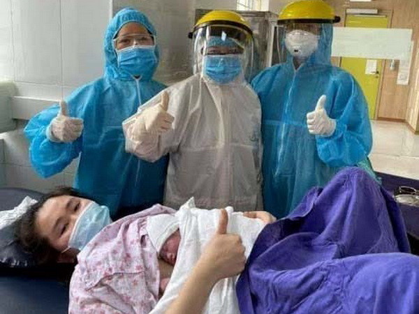 Quảng Ninh: Đỡ đẻ thành công cho sản phụ trong khu cách ly ảnh 1
