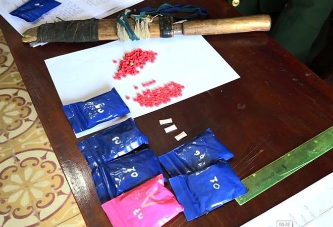 Người đàn ông Lào mang gần 1.400 viên ma túy tổng hợp vào Việt Nam ảnh 1