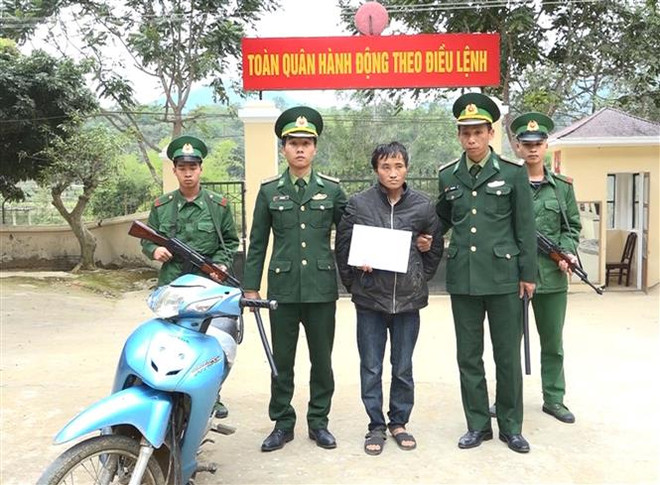 Người đàn ông Lào mang gần 1.400 viên ma túy tổng hợp vào Việt Nam ảnh 2