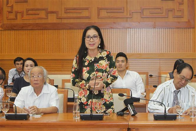 Chủ tịch Quốc hội gặp gỡ đại biểu văn nghệ sĩ khu vực phía Nam ảnh 2