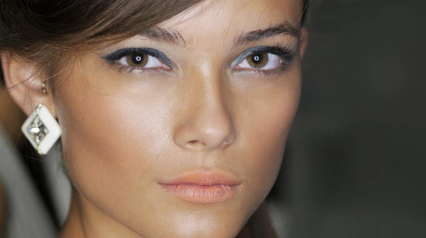 “Strobing” - kỹ thuật trang điểm đang gây "bão" khắp thế giới ảnh 5