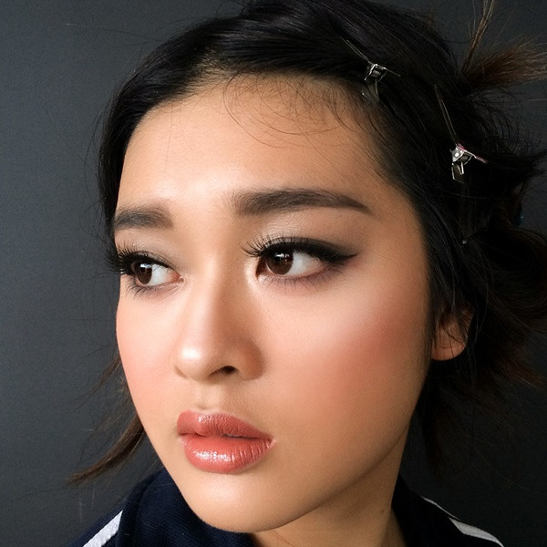 “Strobing” - kỹ thuật trang điểm đang gây "bão" khắp thế giới ảnh 9