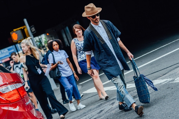 Phong cách luộm thuộm, hầm hố "đổ bộ" trên đường phố New York ảnh 5