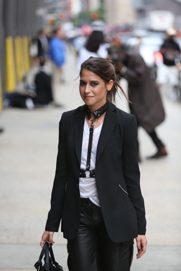 Phong cách luộm thuộm, hầm hố "đổ bộ" trên đường phố New York ảnh 6