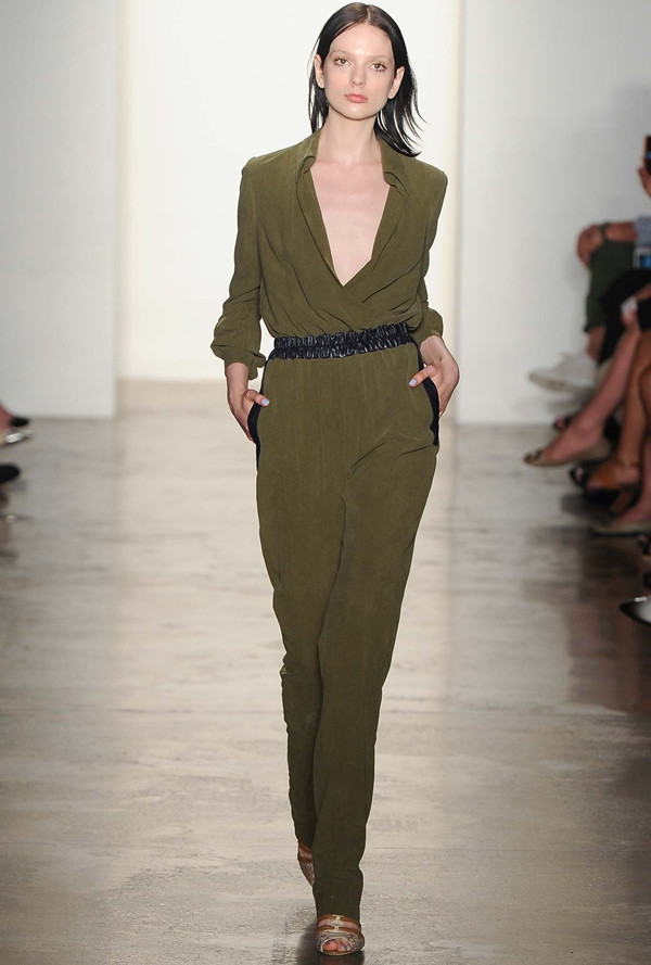 "Đổi gió" phong cách công sở bằng những bộ jumpsuit thanh lịch ảnh 3