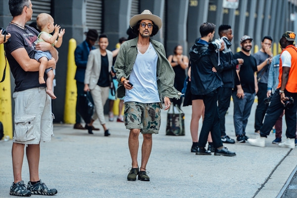 Phong cách luộm thuộm, hầm hố "đổ bộ" trên đường phố New York ảnh 1