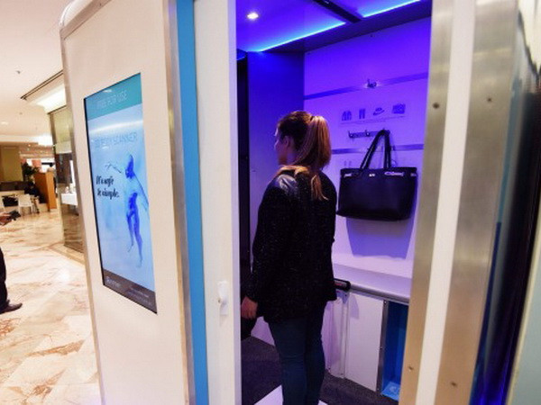 Máy quét 3D hỗ trợ đắc lực khách hàng mua sắm quần áo online ảnh 1