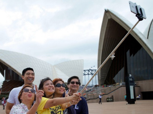 Giải quần vợt Australia mở rộng cấm gậy chụp ảnh “tự sướng” ảnh 1