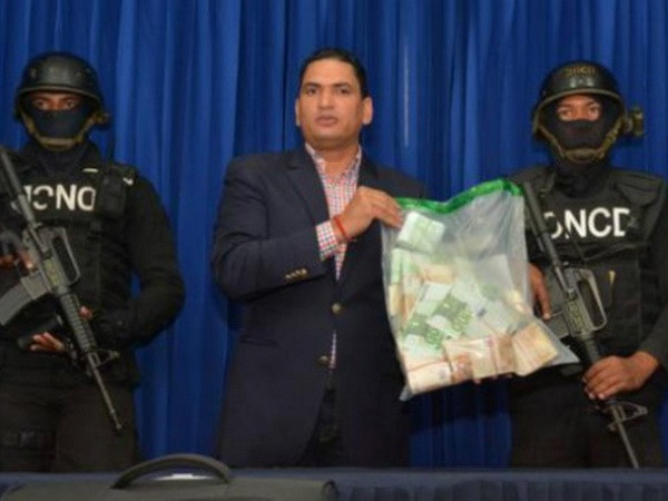 Phát hiện 55.000 euro được giấu trong dạ dày của một phụ nữ ảnh 1