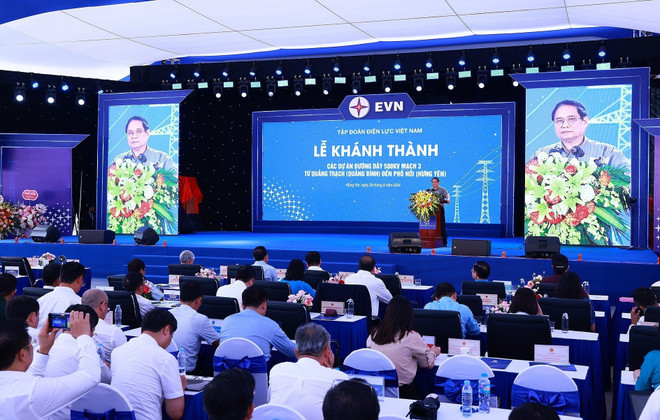 Thủ tướng Phạm Minh Chính phát biểu tại Lễ khánh thành các dự án đường dây 500kV mạch 3 ở điểm cầu chính Phố Nối (Hưng Yên). (Ảnh: Dương Giang/TTXVN) ttxvn_thu_tuong_du_le_khanh_thanh_du_an_duong_day_500kv_mach_3_9.jpg