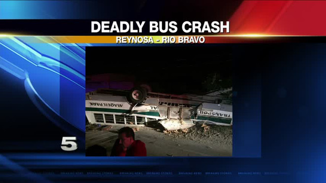 Xe buýt chở công nhân bị lật làm hàng chục người thương vong ảnh 1