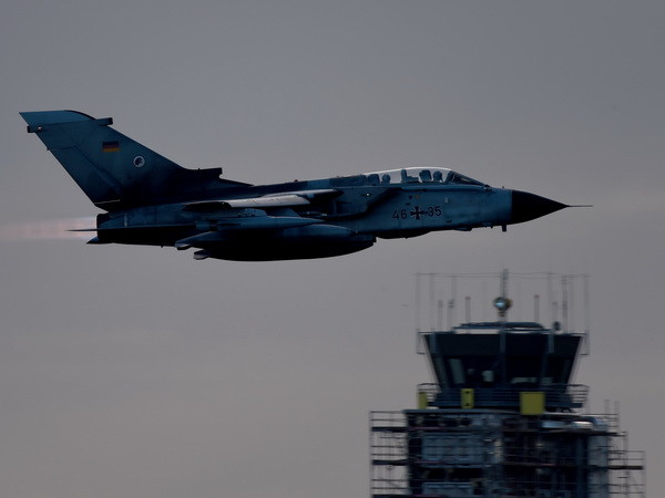 Đức bác bỏ đề nghị của Mỹ về việc mở rộng can dự chống IS ảnh 1