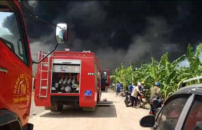 Hỏa hoạn thiêu rụi một xưởng sản xuất nhựa ở tỉnh Đồng Nai ảnh 1